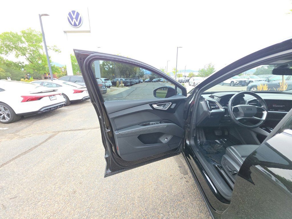 Used 2024 Audi Q4 e-tron Premium Plus AWD/4WD image 9
