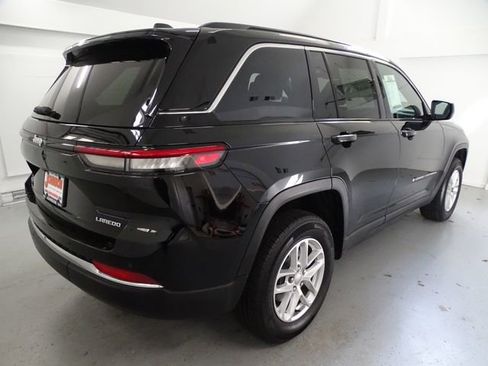 Certified 2025 Jeep Grand Cherokee Laredo X w/ Luxury Tech Group I AWD/4WD image 21