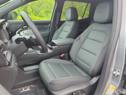 New 2027 GMC Terrain AT4 w/ Convenience Package III AWD/4WD image 4