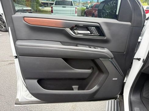 Used 2025 GMC Yukon Denali w/ Sun & Power Step Package AWD/4WD image 18