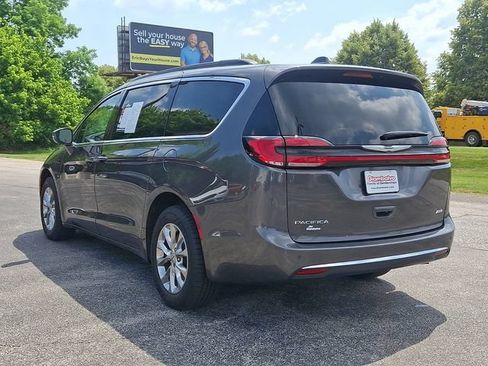 Used 2022 Chrysler Pacifica Touring-L AWD/4WD image 8