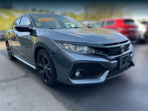 Used 2017 Honda Civic Sport image 2