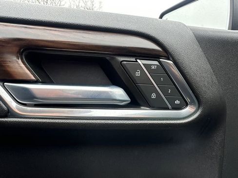 Used 2022 GMC Sierra 1500 SLT w/ SLT Premium Plus Package image 26