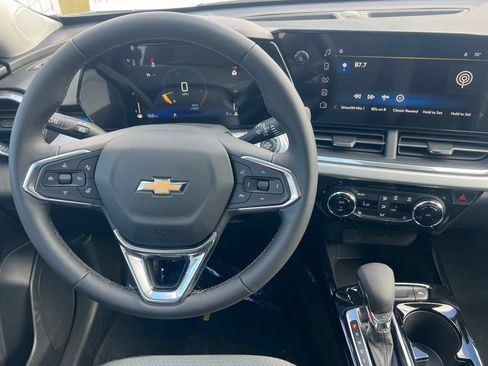 New 2026 Chevrolet Trax LT w/ LT Convenience Package FWD image 11