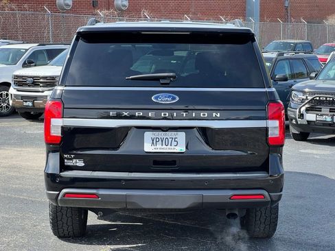 Used 2023 Ford Expedition XLT image 4