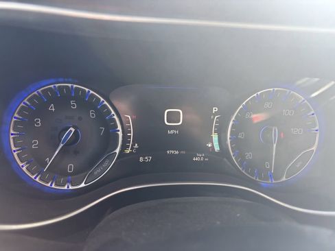 Used 2018 Chrysler Pacifica Limited FWD image 7