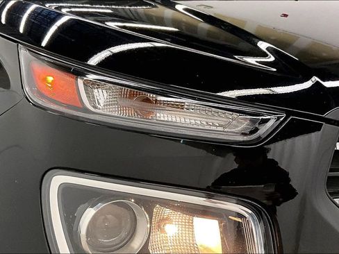 Used 2023 Hyundai Venue SEL FWD image 30
