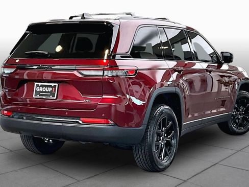 Used 2025 Jeep Grand Cherokee Altitude RWD image 13