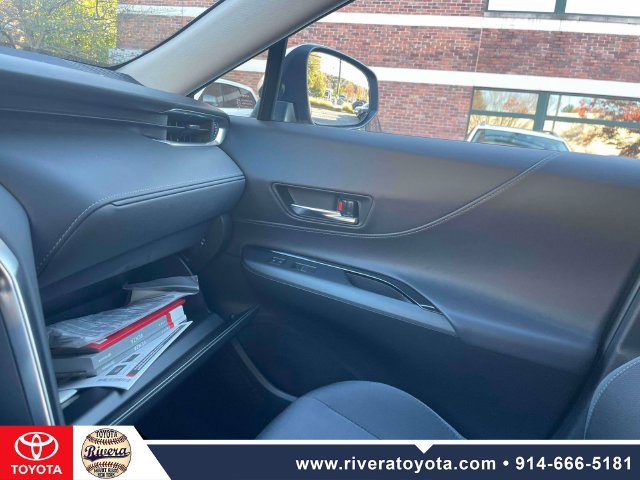 Used 2024 Toyota Venza LE AWD/4WD image 34