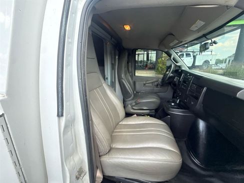 Used 2017 Chevrolet Express 3500 RWD image 20