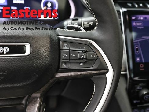 Used 2023 Jeep Grand Cherokee L Limited w/ Luxury Tech Group II AWD/4WD image 16