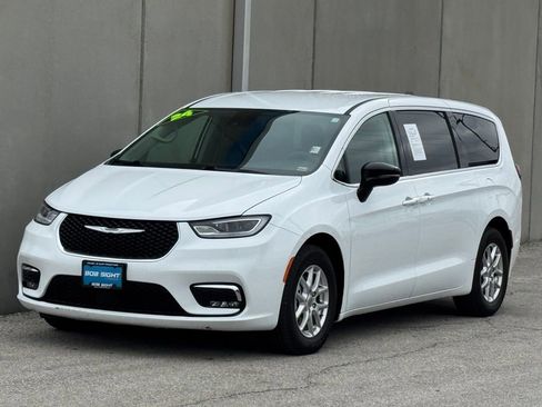 Used 2024 Chrysler Pacifica Touring-L image 30