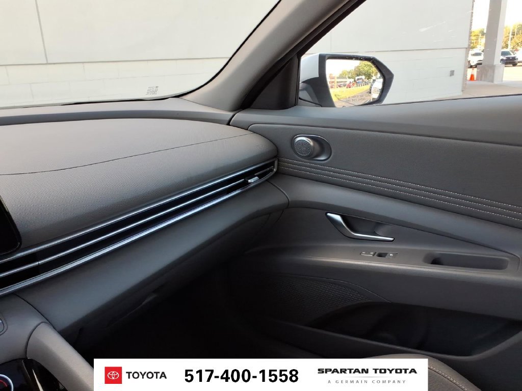 Used 2025 Hyundai Elantra SEL FWD image 24