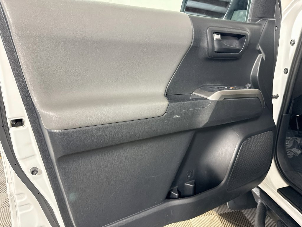 Used 2019 Toyota Tacoma SR5 AWD/4WD image 12