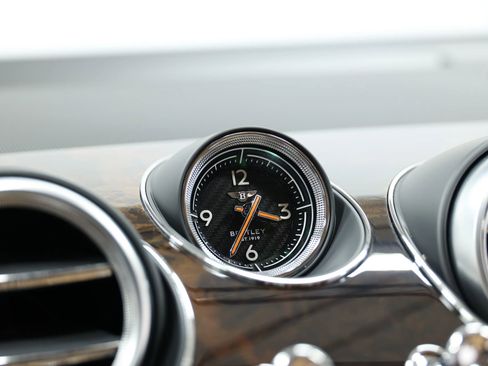 Used 2018 Bentley Bentayga AWD/4WD image 35