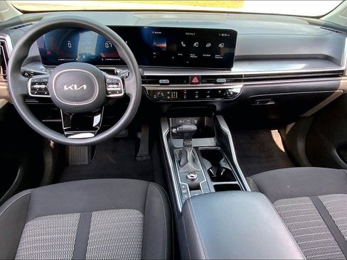 Used 2024 Kia Sorento LX FWD image 14
