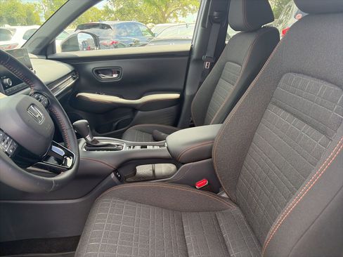 Used 2025 Honda HR-V Sport image 11