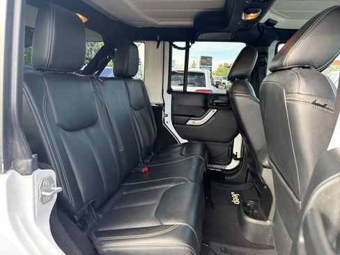 Used 2017 Jeep Wrangler Unlimited Sahara w/ Dual Top Group AWD/4WD image 16