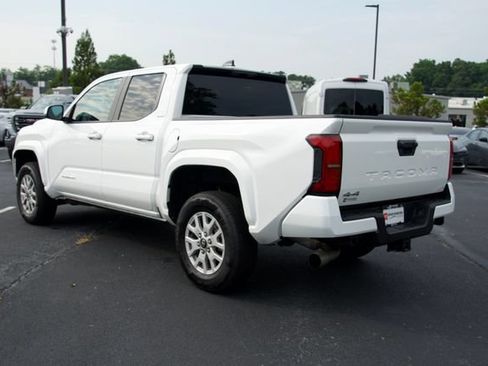 Used 2026 Toyota Tacoma SR5 AWD/4WD image 5