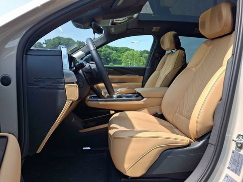 Certified 2026 Cadillac Escalade IQ Luxury 2 AWD/4WD image 13