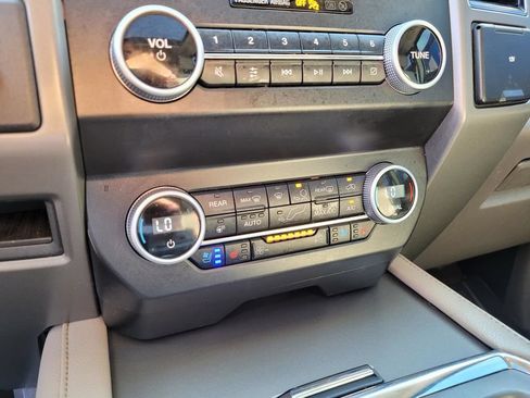 Used 2020 Ford Expedition Max XLT w/ Equipment Group 202A RWD image 27