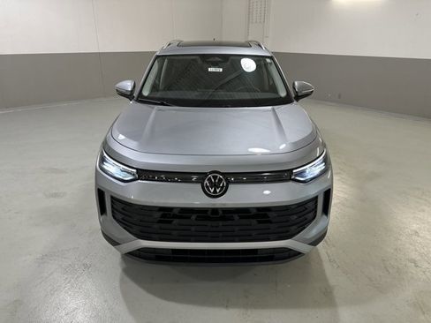 New 2025 Volkswagen Tiguan SE image 3