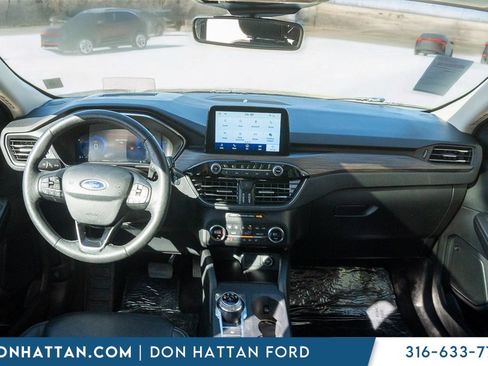 Used 2020 Ford Escape Titanium image 4