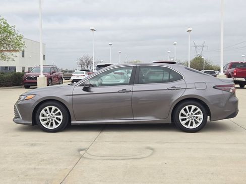 Used 2024 Toyota Camry LE w/ Convenience Package image 4