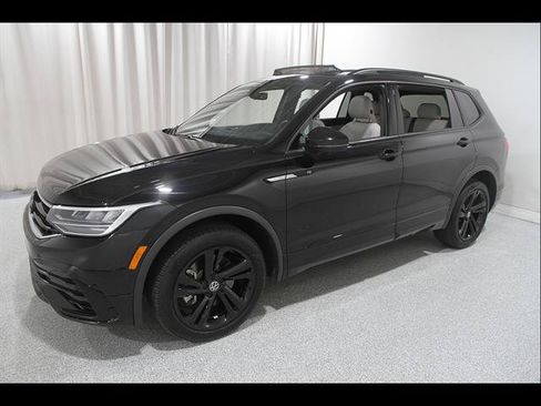 Certified 2024 Volkswagen Tiguan SE R-Line AWD/4WD image 3
