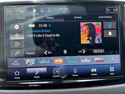 Used 2023 Chrysler Pacifica Touring-L FWD image 31