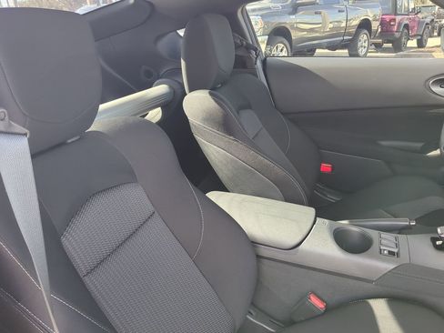 Used 2024 Nissan Z Sport w/ Floor Mat Package image 14