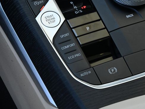 Certified 2025 BMW 330i Sedan image 22