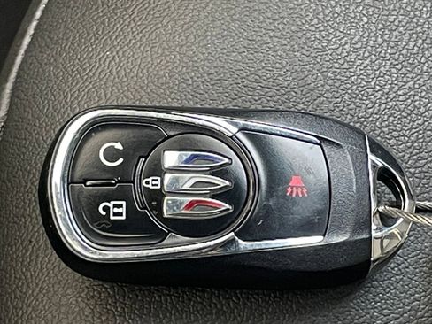 Used 2025 Buick Envista Sport Touring image 22