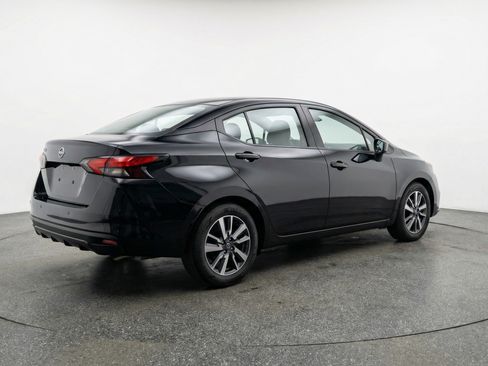 Used 2025 Nissan Versa SV image 9