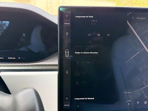 Used 2022 Tesla Model S Plaid image 30