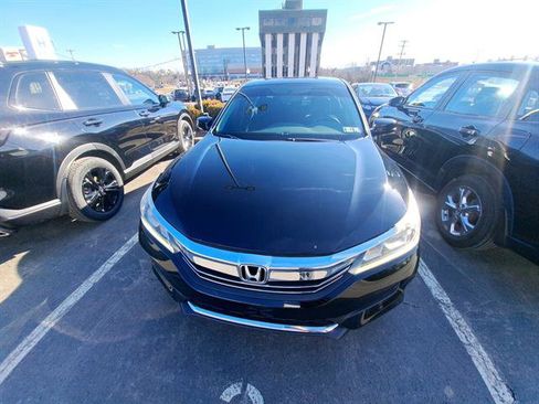 Used 2017 Honda Accord EX image 2