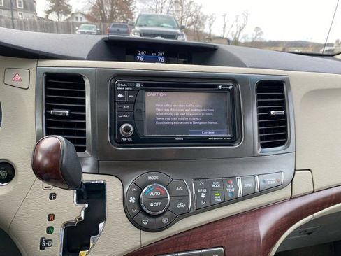 Used 2014 Toyota Sienna XLE image 14