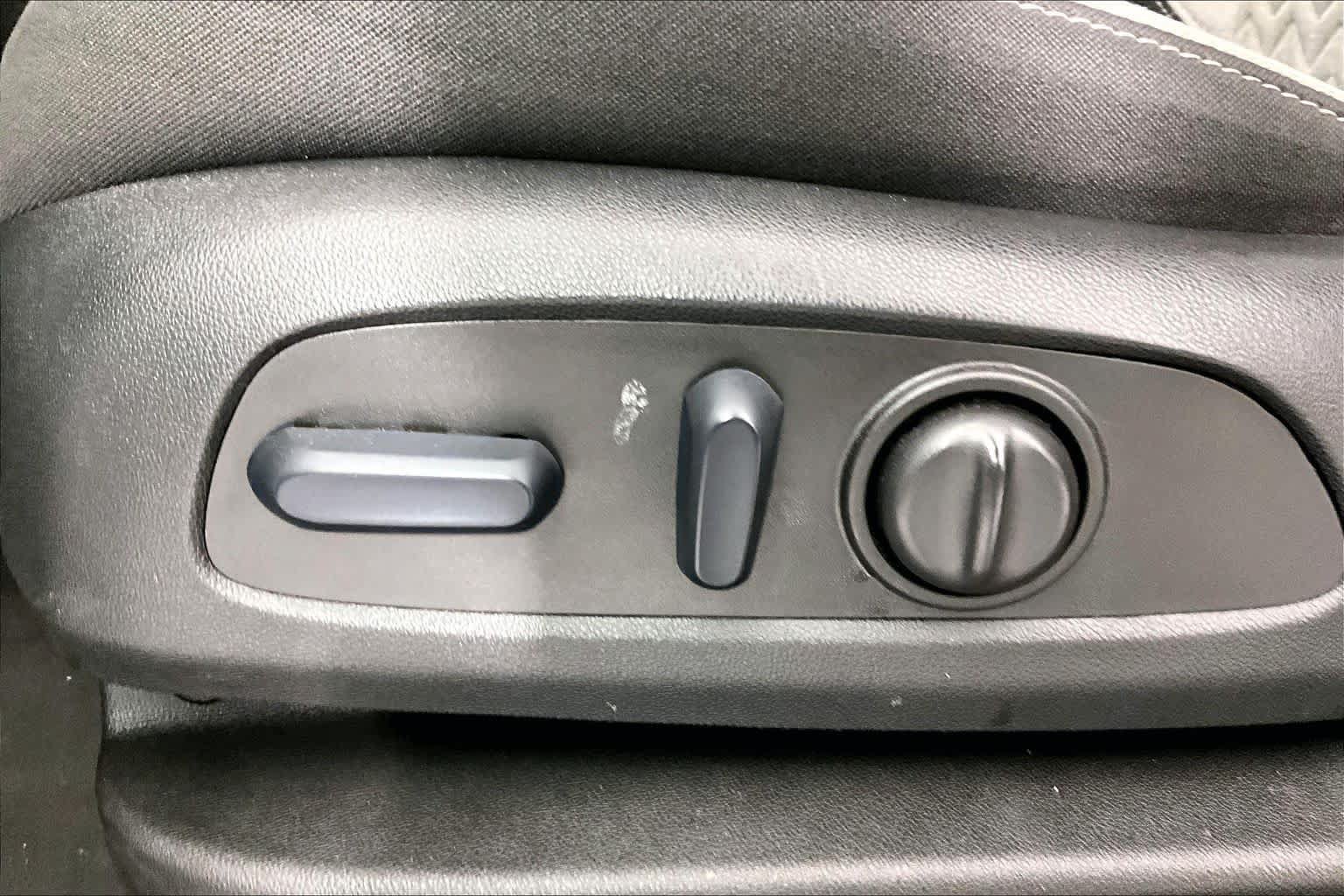 Used 2023 Chevrolet Equinox LS w/ LS Convenience Package FWD image 30