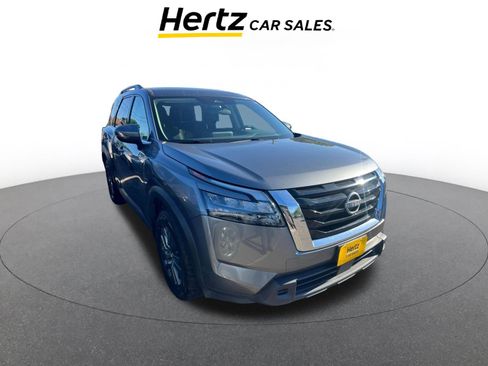 Used 2025 Nissan Pathfinder SV image 1