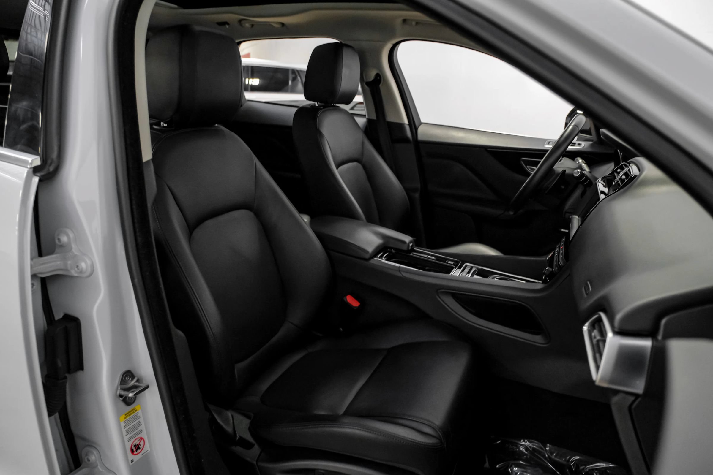 Used 2019 Jaguar F-PACE Premium AWD/4WD image 29