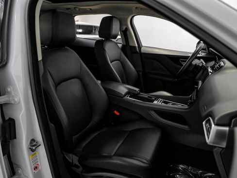 Used 2019 Jaguar F-PACE Premium image 29
