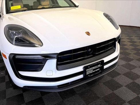 Certified 2024 Porsche Macan AWD/4WD image 34