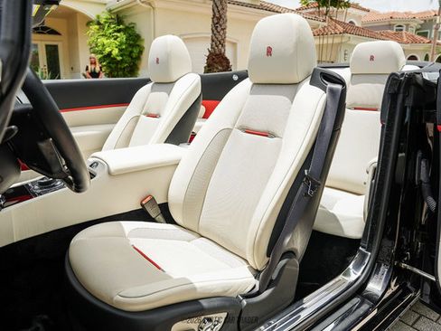 Used 2019 Rolls-Royce Dawn RWD image 26