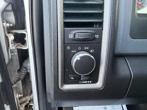 Used 2014 RAM 2500 Tradesman w/ Chrome Appearance Group image 21