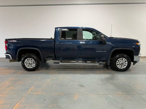 Used 2022 Chevrolet Silverado 2500 LT w/ Convenience Package AWD/4WD image 6