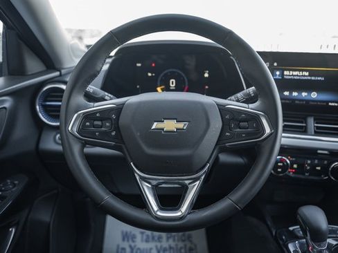 Used 2025 Chevrolet Trax LT w/ LT Convenience Package image 24