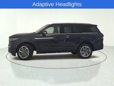 Used 2025 Lincoln Navigator Reserve AWD/4WD image 2