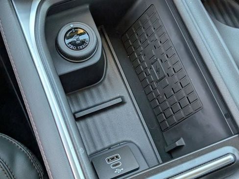 New 2025 Ford Expedition Active image 38