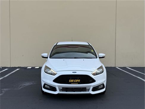 Used 2017 Ford Focus ST image 3