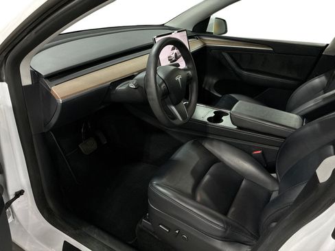 Certified 2023 Tesla Model Y Long Range AWD/4WD image 9